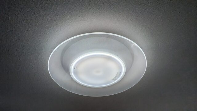 【広島市 安佐北区】シーリングライトの取り付け！「1人でできない」高所作業も即日対応｜広島の便利屋 万