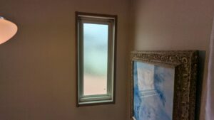 広島市安佐南区にて、断熱・結露対策のためにプラバンで簡易内窓を作成・設置した「広島の便利屋 万（べんりや ばん）」。