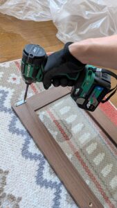 広島市内にて、お引越しに伴う新しい家具の組み立て代行を行う「広島の便利屋 万(べんりや ばん)」。元消防士が1名で迅速・確実に対応。