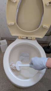 広島市安佐北区にて、企業様からのご依頼で社員寮の清掃(家事代行)を行う「広島の便利屋 万(べんりや ばん)」。作業員2名体制で隅々までピカピカに仕上げます。