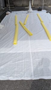 広島市内にて、法人様からのリピート依頼でイベント用テントの設営を行う「広島の便利屋 万（べんりや ばん）」。元消防士が安全かつスピーディーに組み立てます。