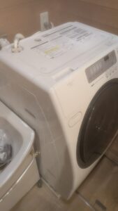広島市安佐北区から中区へ、県外のお客様からのご依頼で冷蔵庫やドラム式洗濯機などの大型家具・家電を3名体制で安全に運搬する「便利屋 万（べんりや ばん）」。